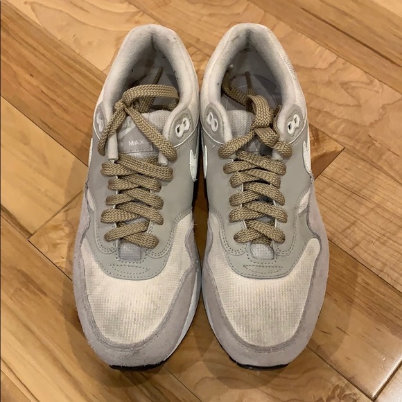 Women’s Nike Air Max - Picture 3 of 7